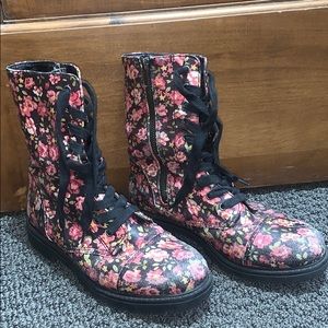 madden girl floral lace up shoes !